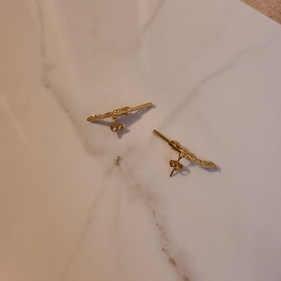 Edgy Gun Earrings - Picture 4 of 4